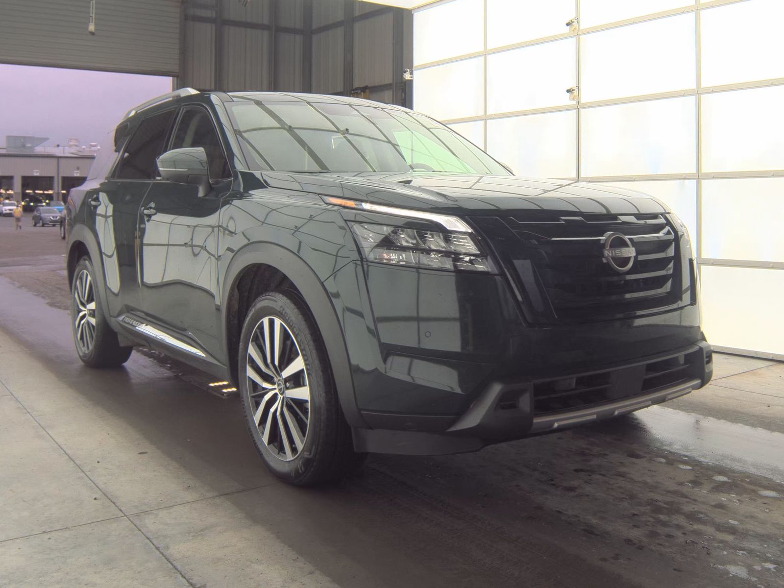 2025 Nissan Pathfinder Platinum FWD