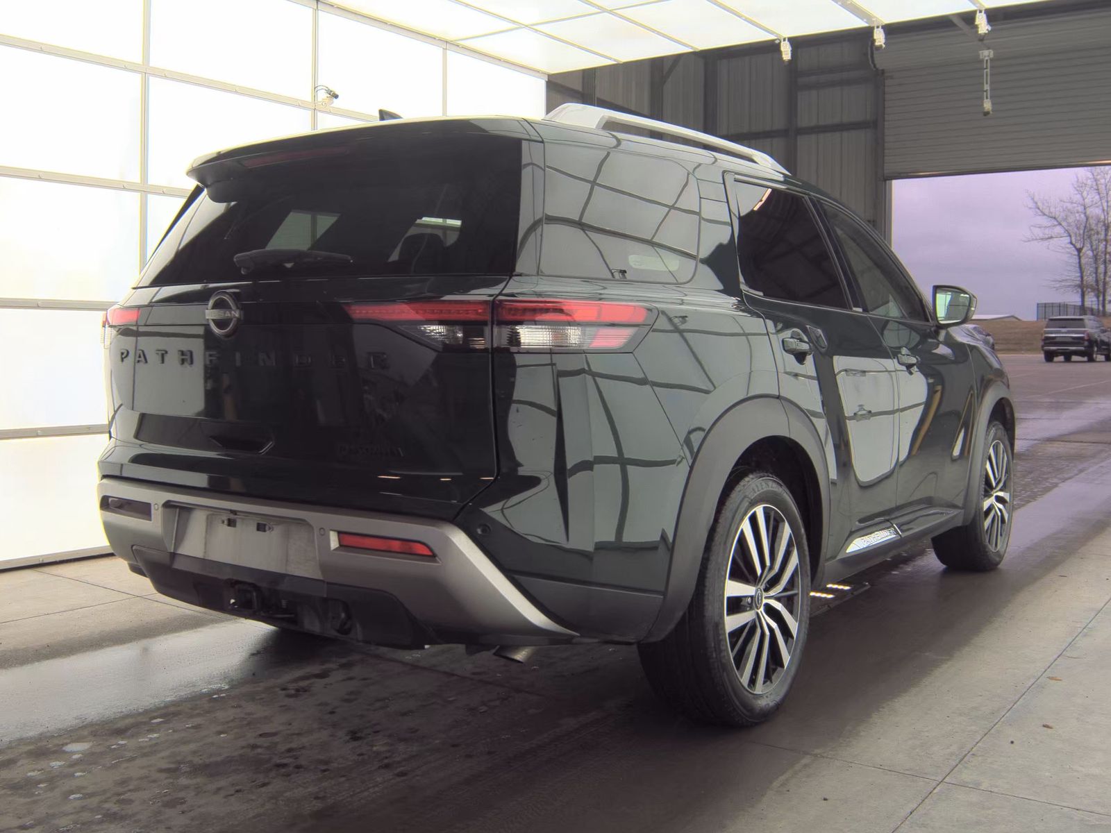 2025 Nissan Pathfinder Platinum FWD