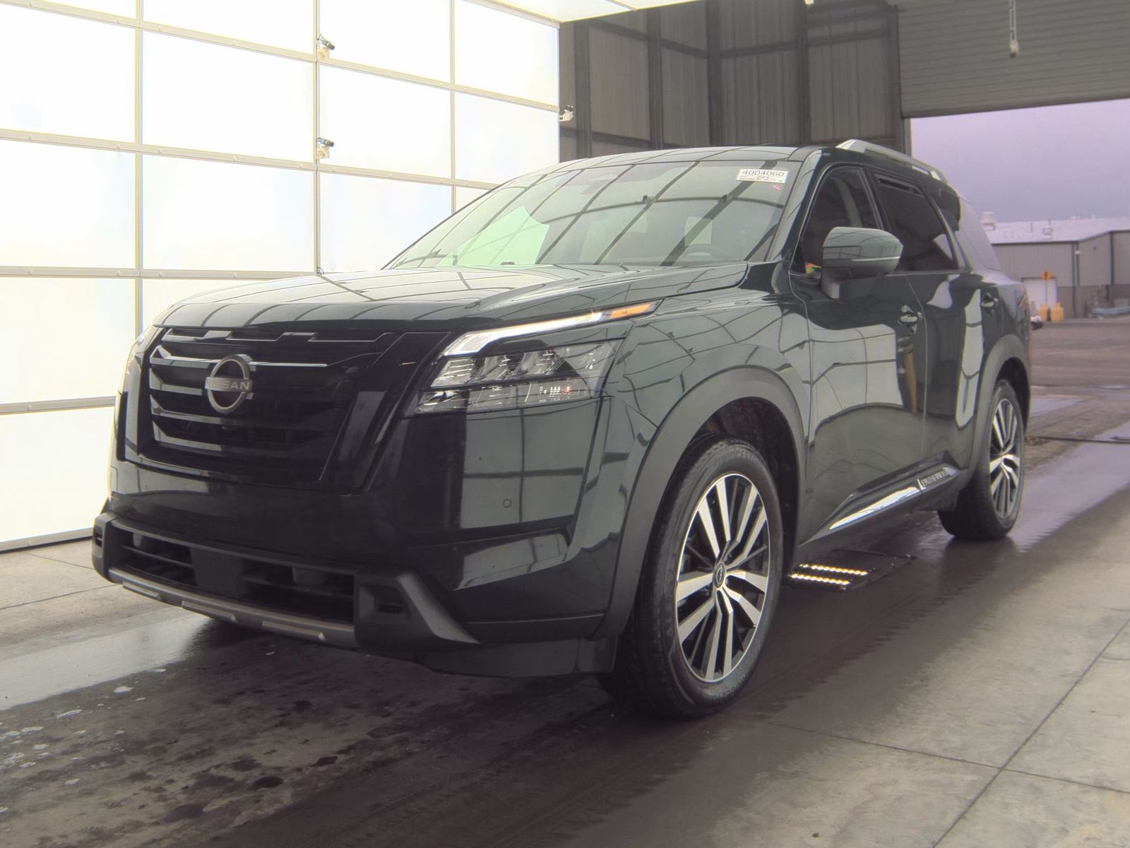 2025 Nissan Pathfinder Platinum FWD