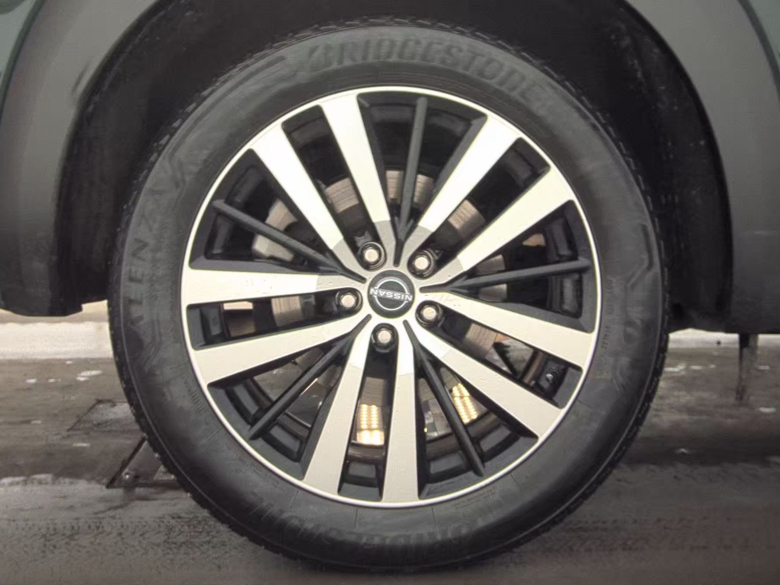 2025 Nissan Pathfinder Platinum FWD