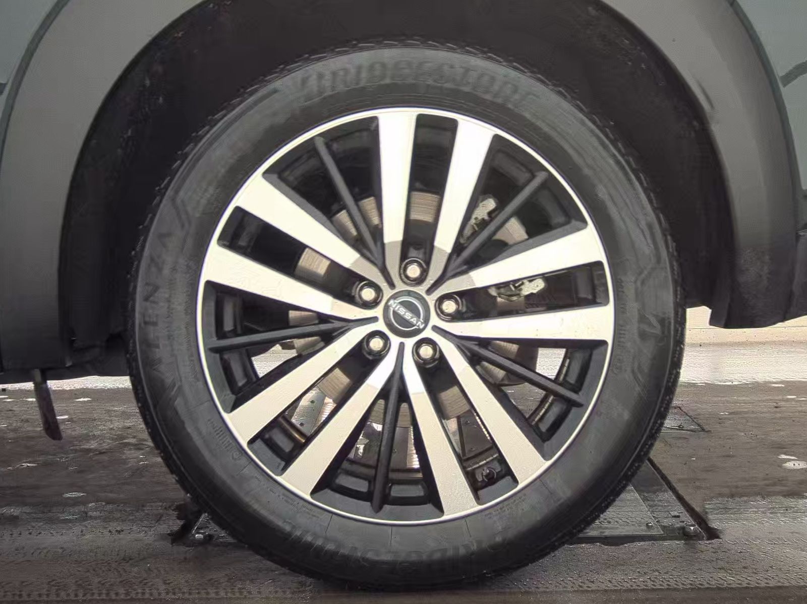 2025 Nissan Pathfinder Platinum FWD