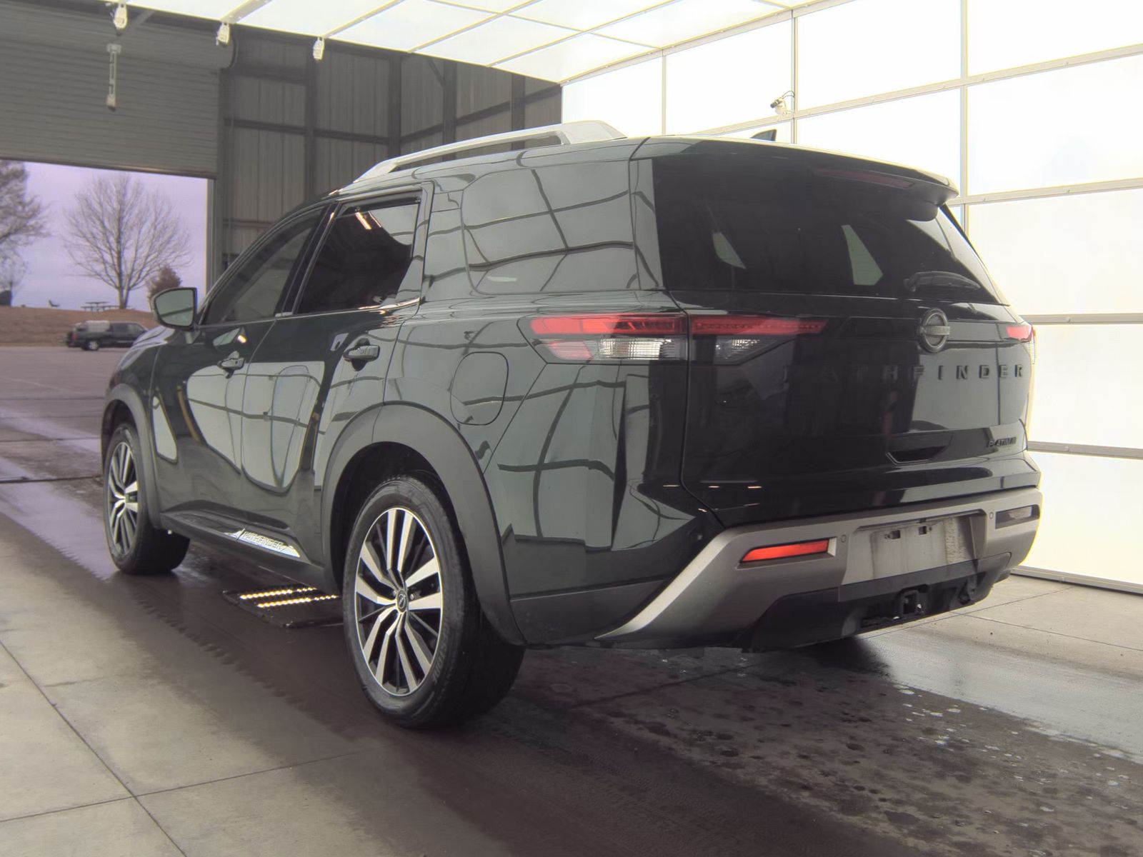 2025 Nissan Pathfinder Platinum FWD