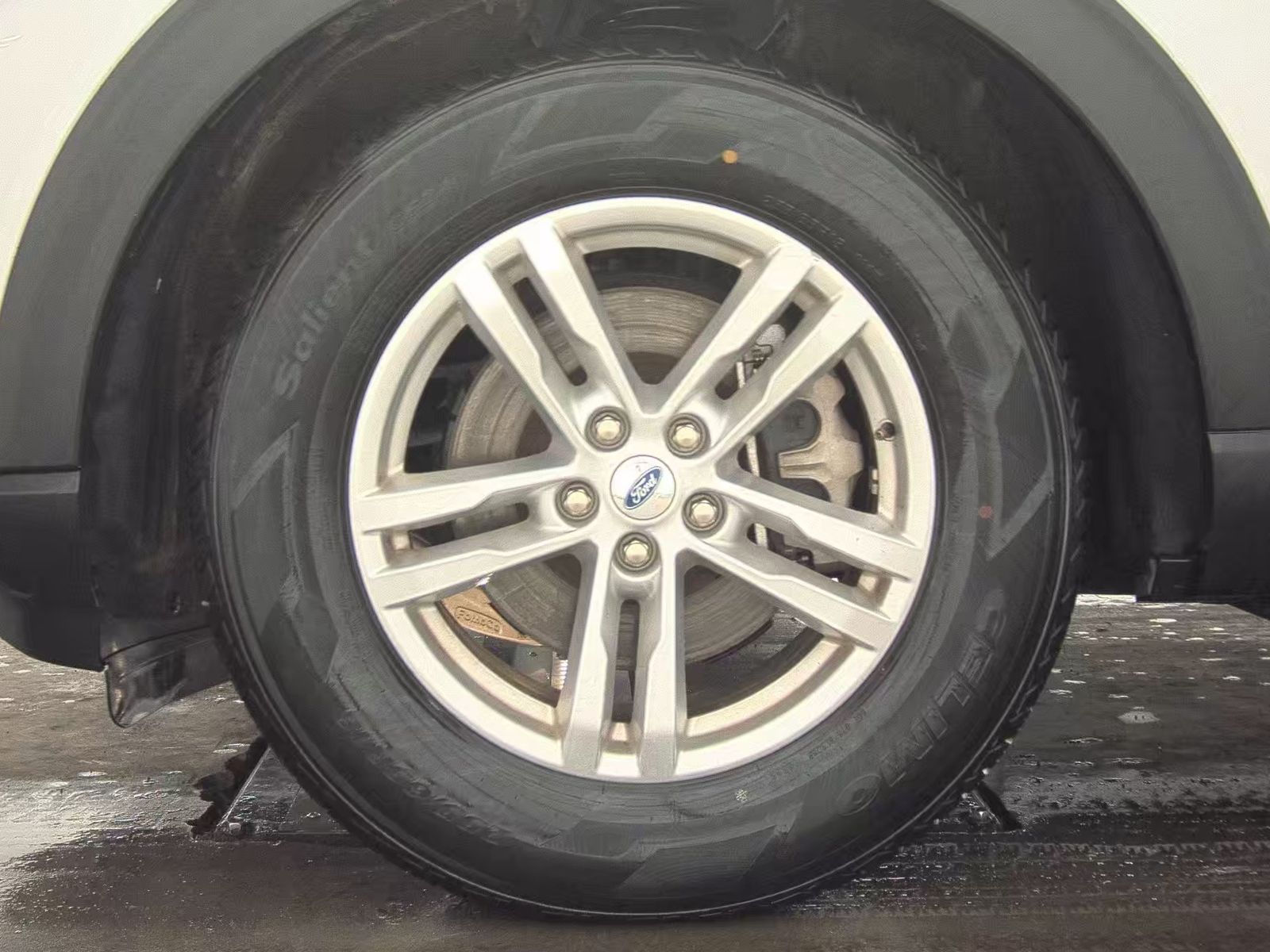 2023 Ford Explorer XLT RWD