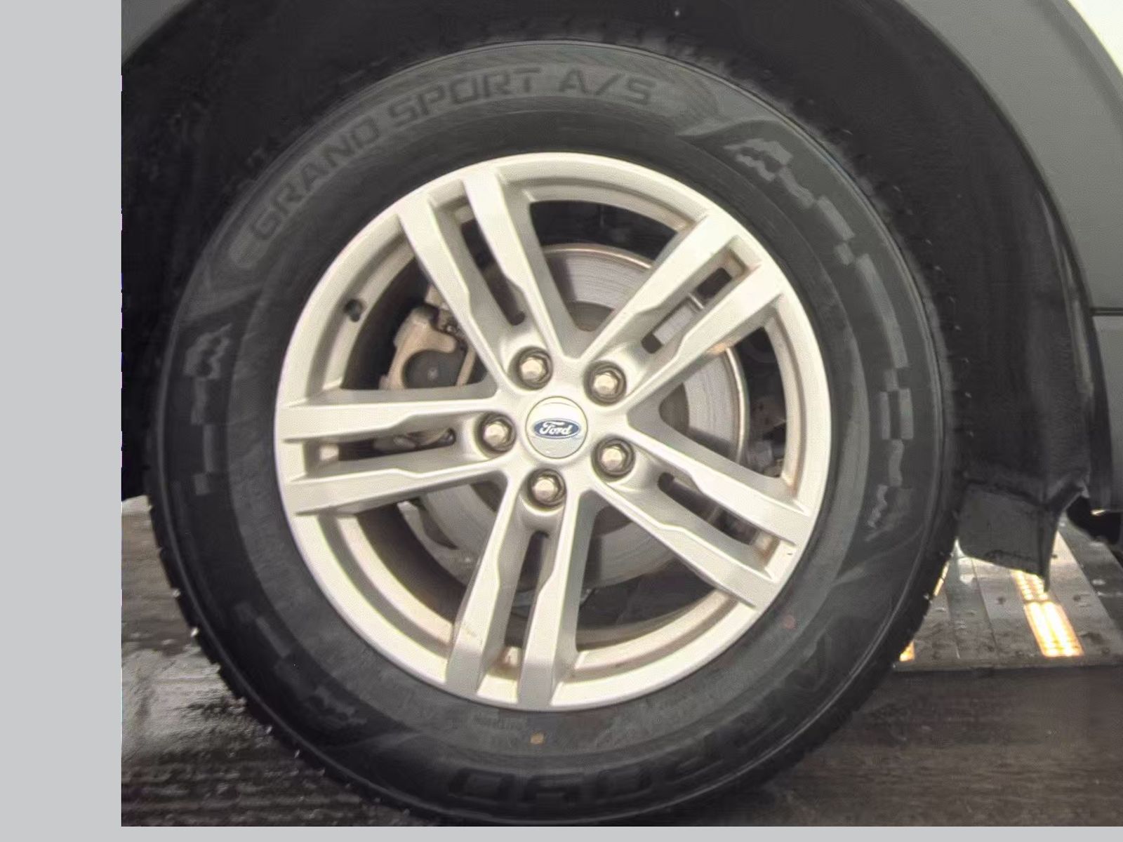 2023 Ford Explorer XLT RWD