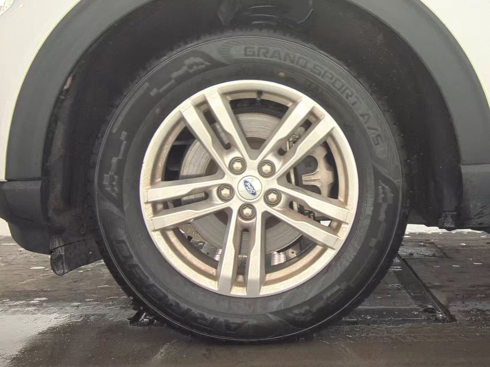 2023 Ford Explorer XLT RWD