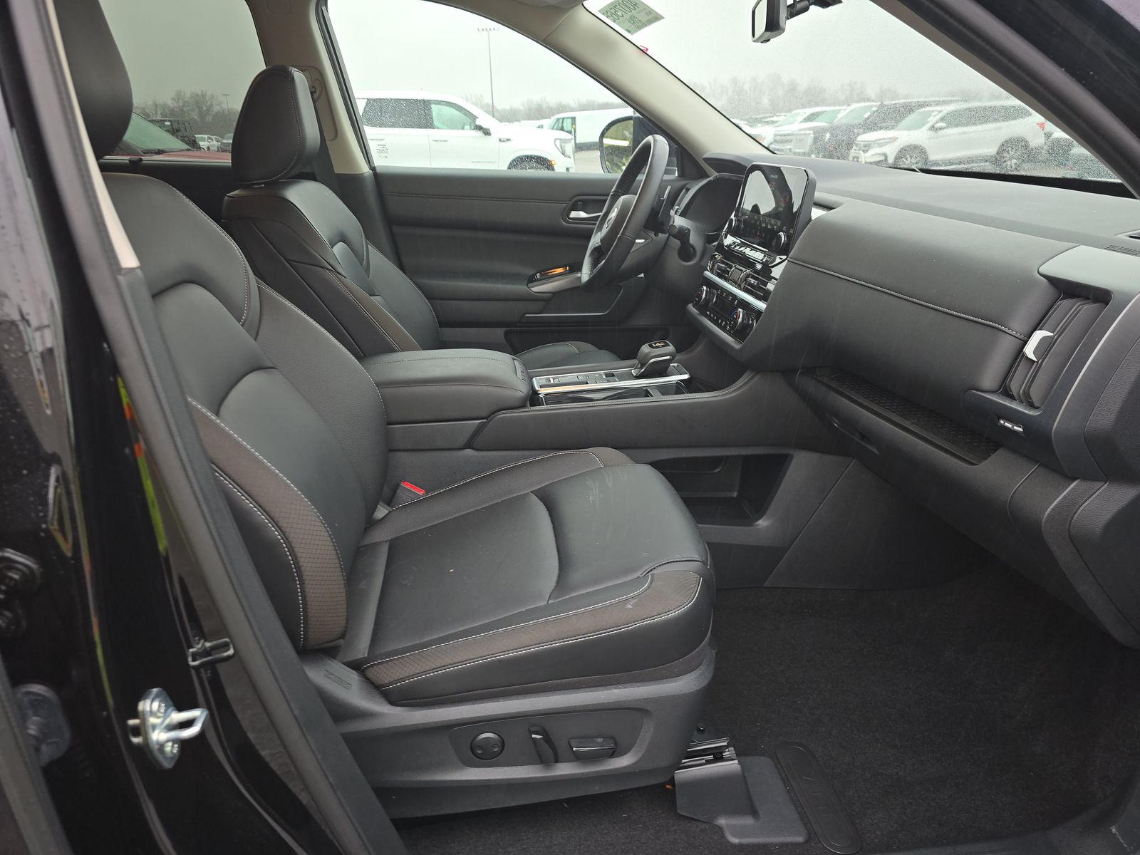 2024 Nissan Pathfinder SL FWD