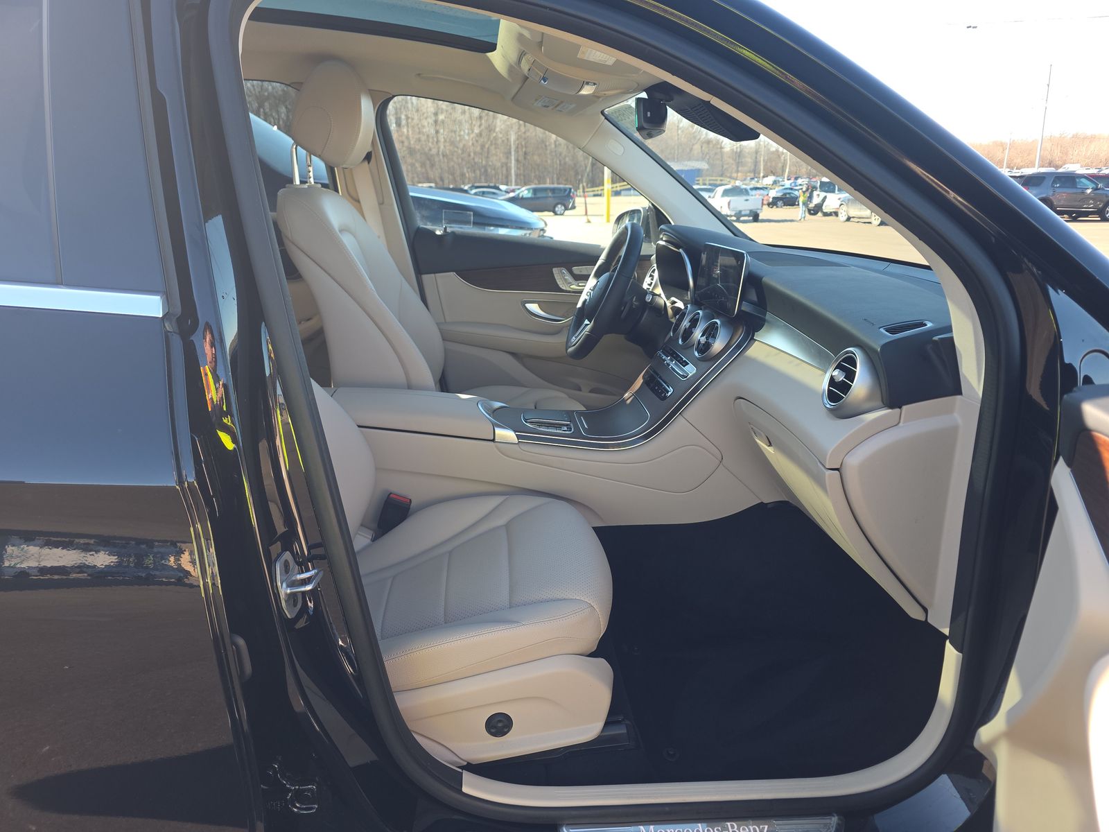 Mercedes-Benz GLC 300 4MATIC снимка Mercedes-Benz GLC 300 4MATIC