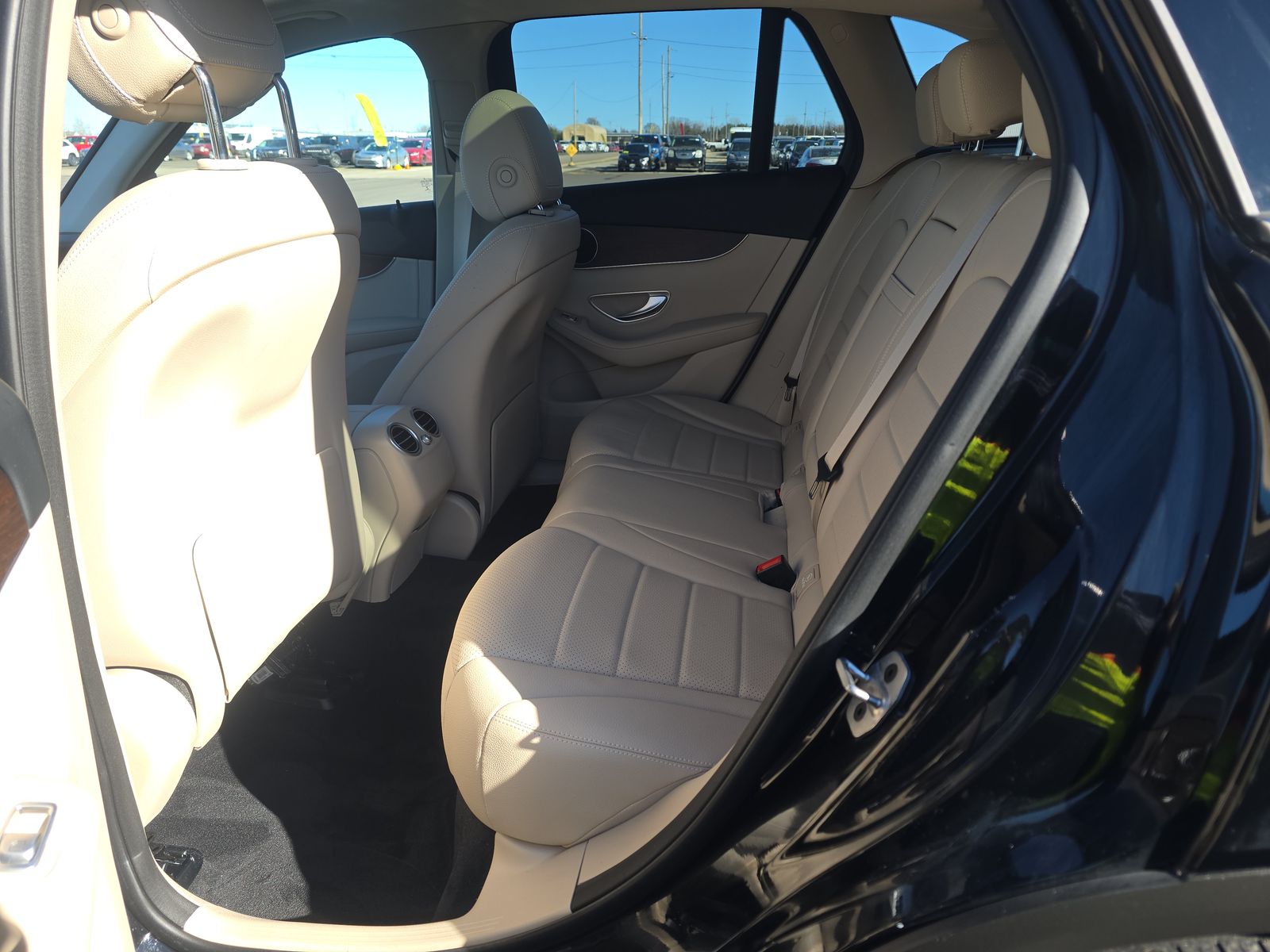 Mercedes-Benz GLC 300 4MATIC снимка Mercedes-Benz GLC 300 4MATIC