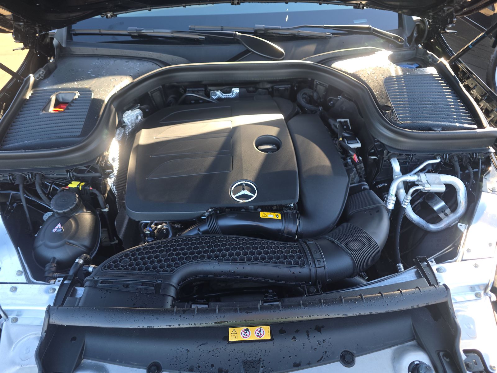 Mercedes-Benz GLC 300 4MATIC снимка Mercedes-Benz GLC 300 4MATIC