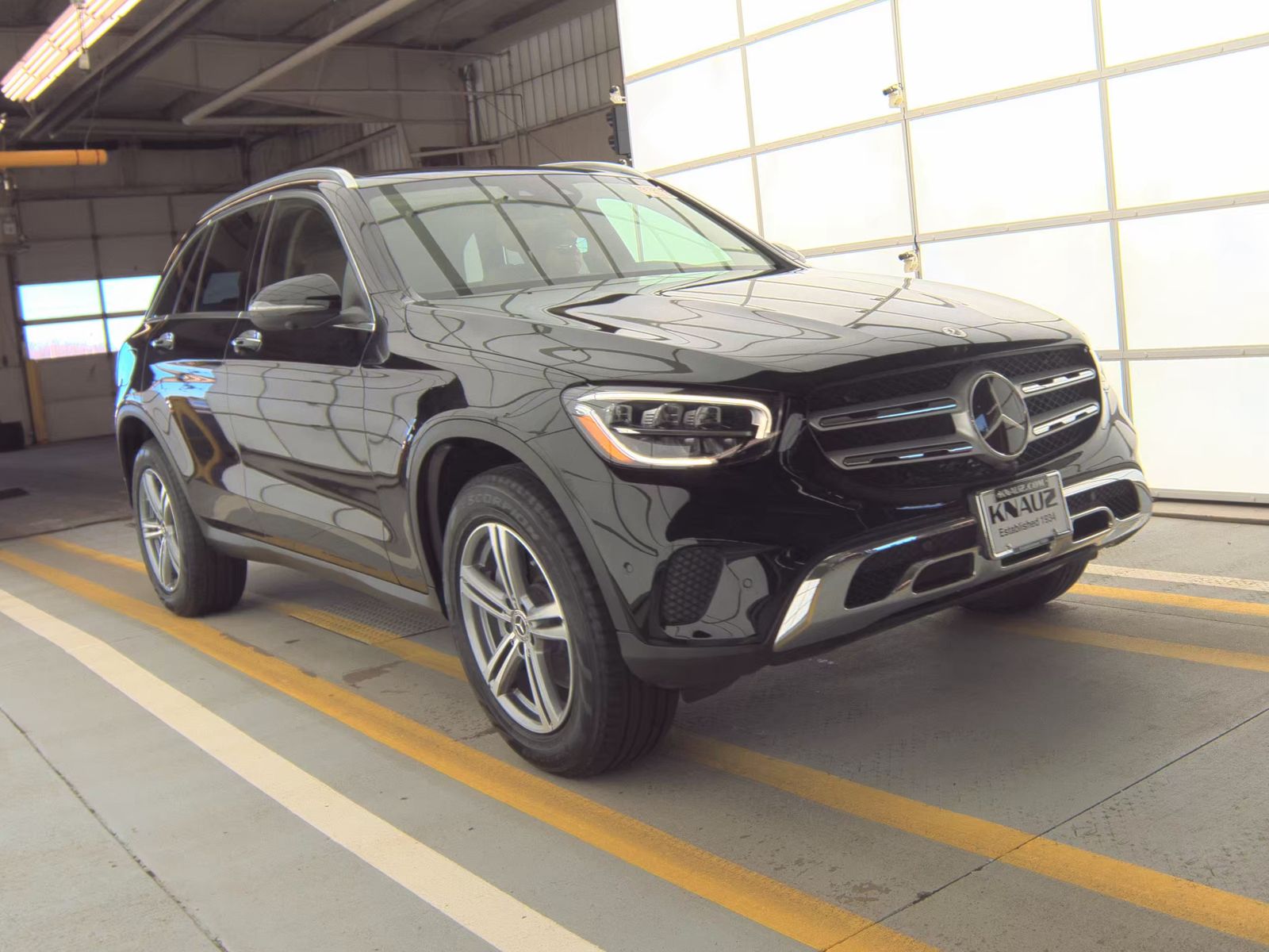 Mercedes-Benz GLC 300 4MATIC снимка Mercedes-Benz GLC 300 4MATIC