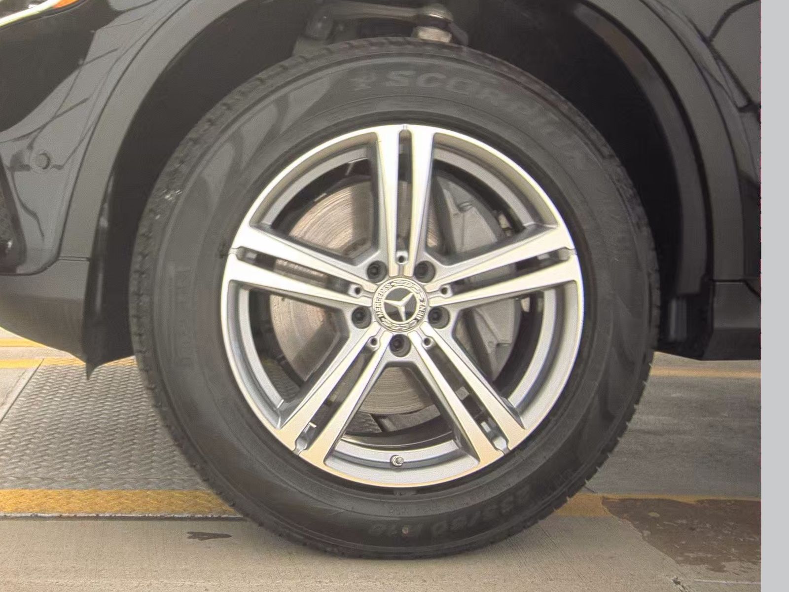 Mercedes-Benz GLC 300 4MATIC снимка Mercedes-Benz GLC 300 4MATIC