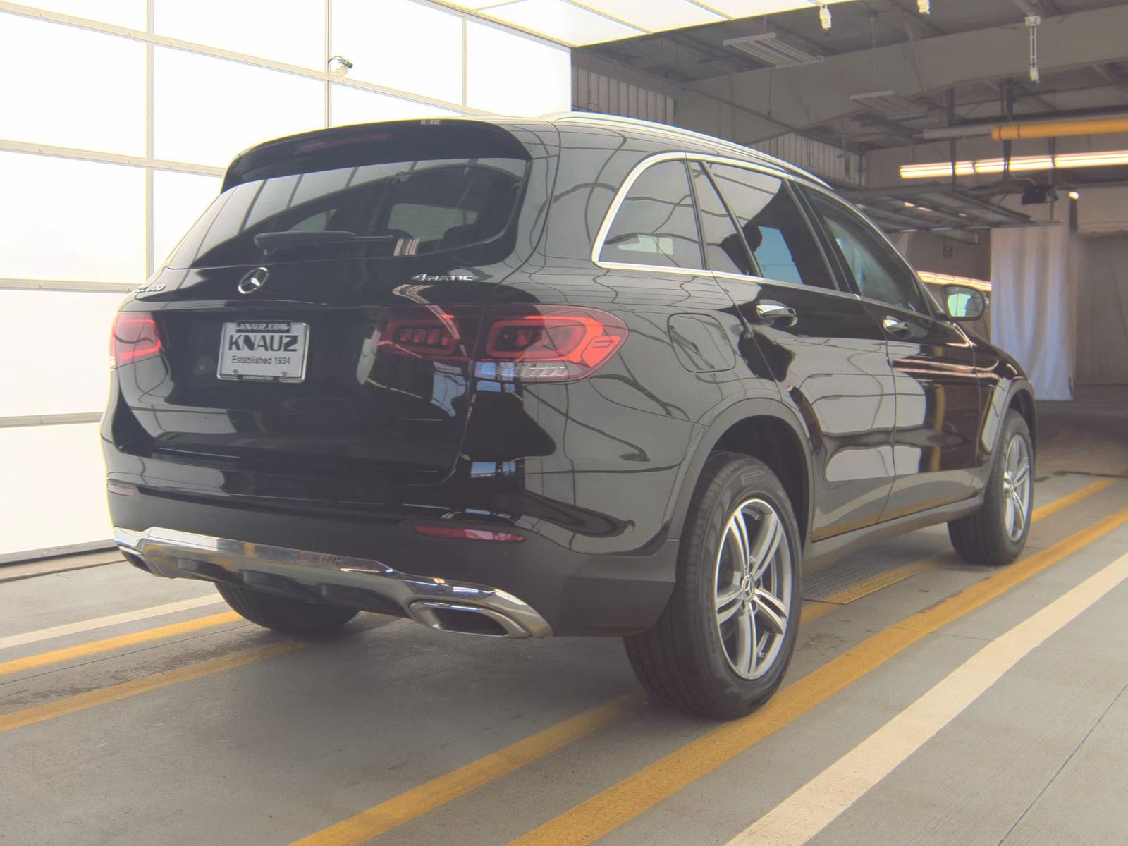 Mercedes-Benz GLC 300 4MATIC снимка Mercedes-Benz GLC 300 4MATIC