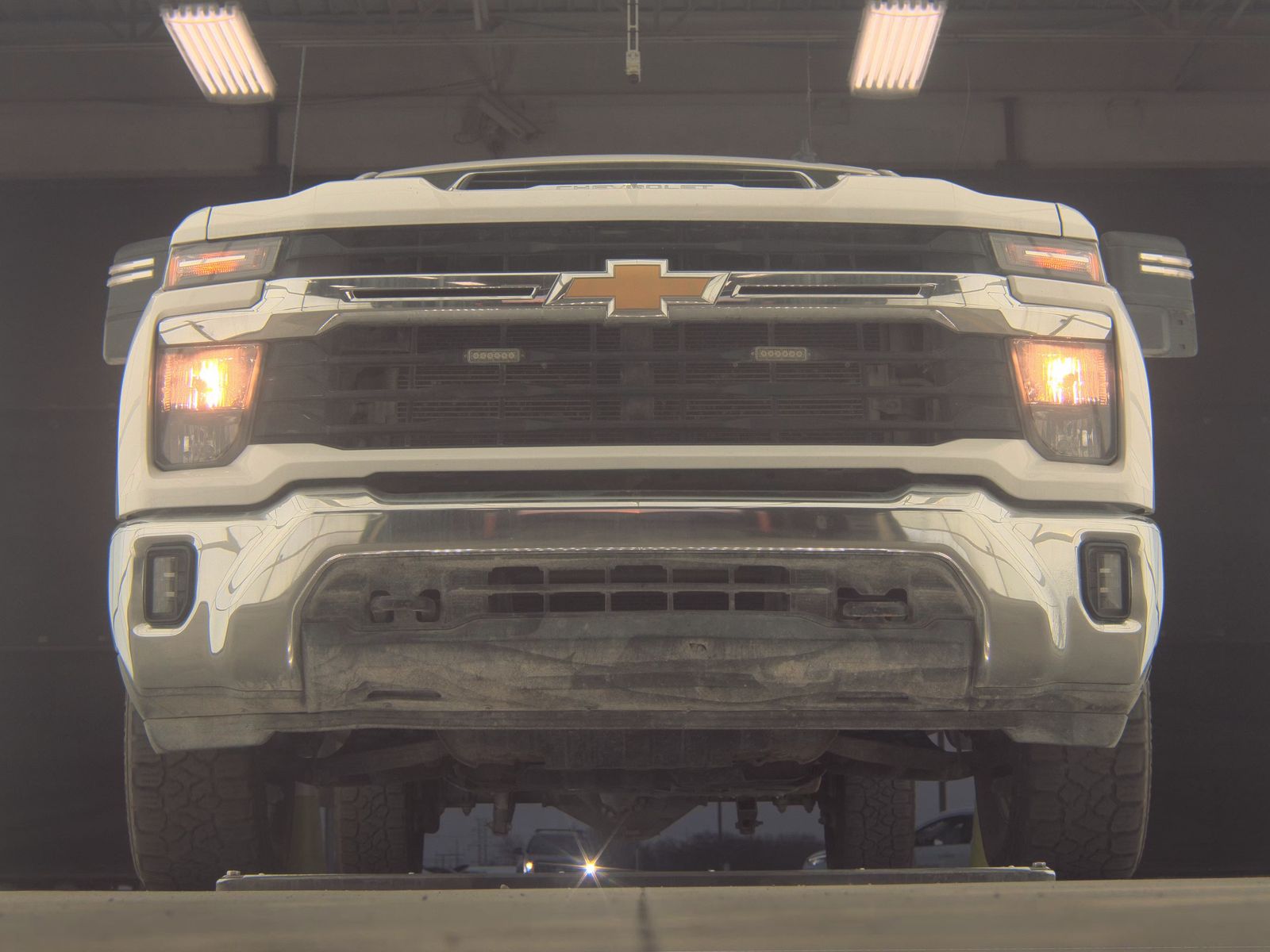 2024 CHEVY SILVERADO 2500 LT DIESEL WHITE FLATBED SINGLE - Image 3