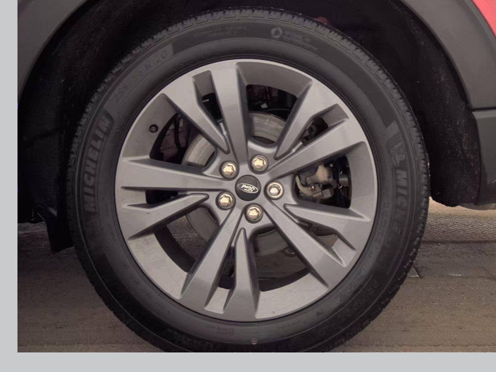 2023 Ford Explorer XLT AWD