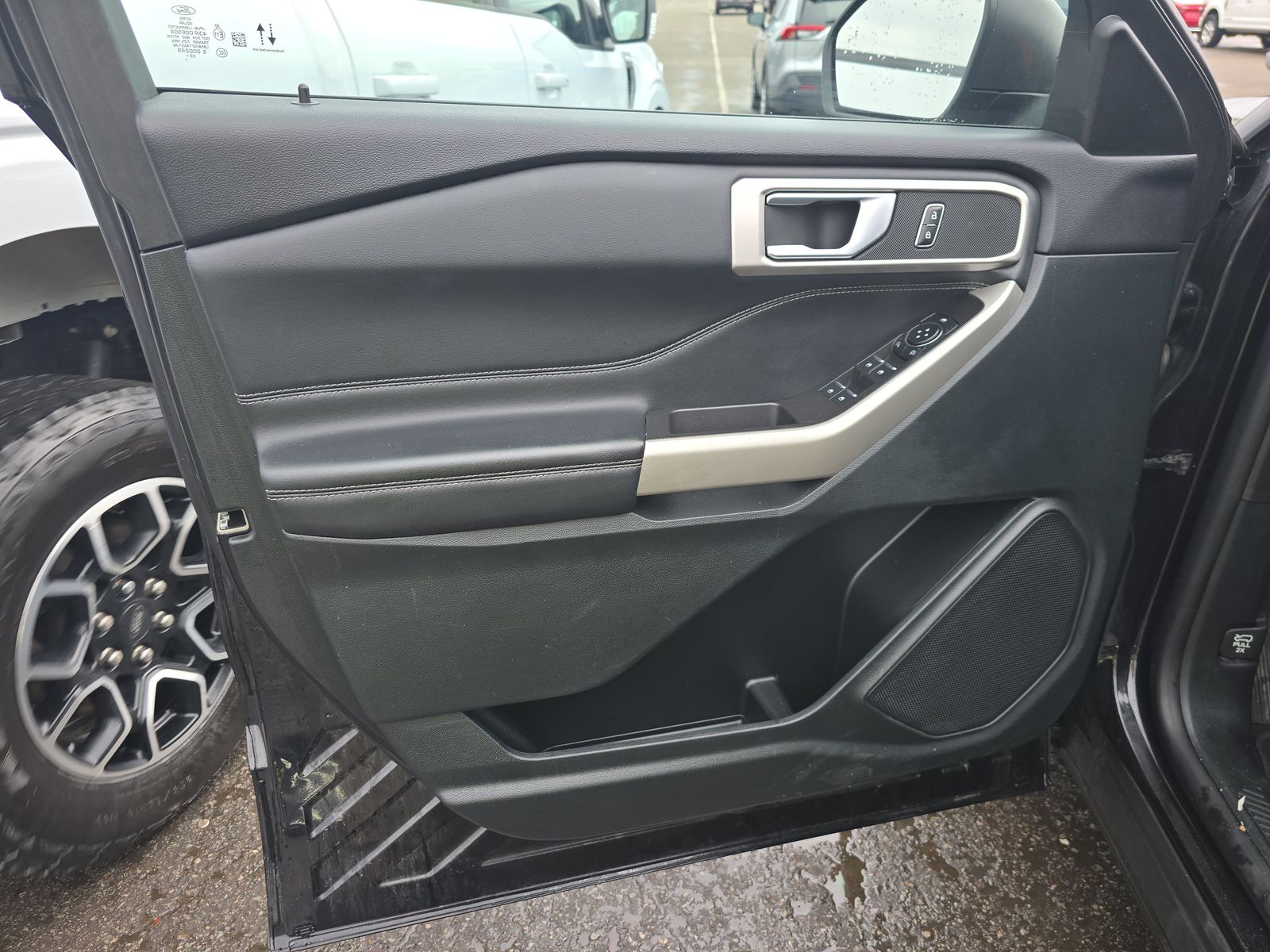 2024 Ford Explorer XLT RWD