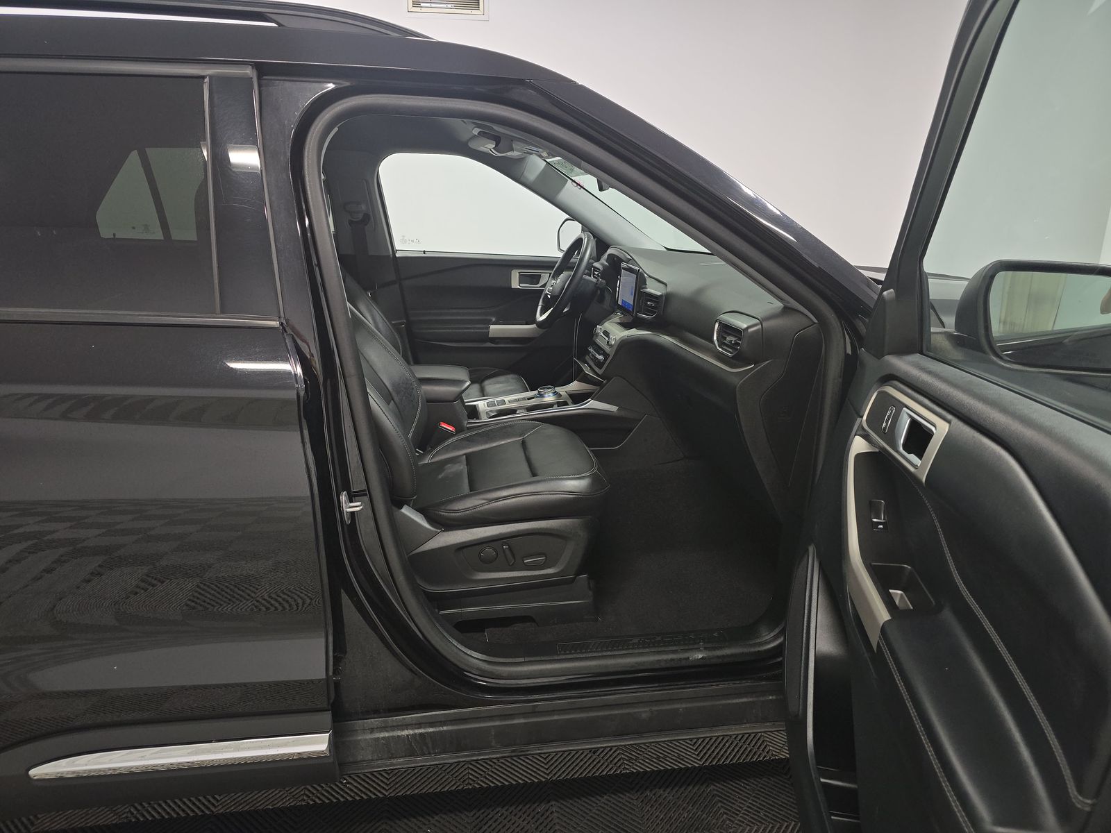 2024 Ford Explorer XLT RWD