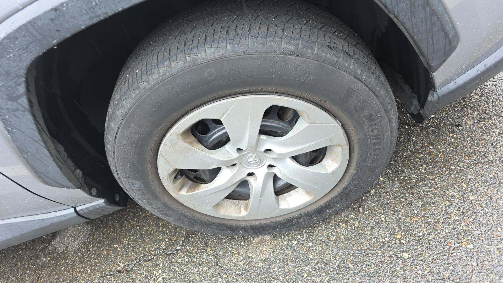 2020 Toyota RAV4 LE FWD