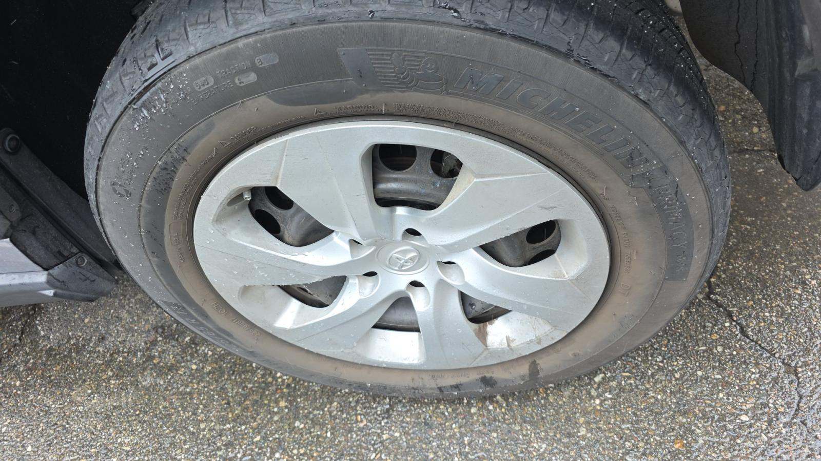 2020 Toyota RAV4 LE FWD