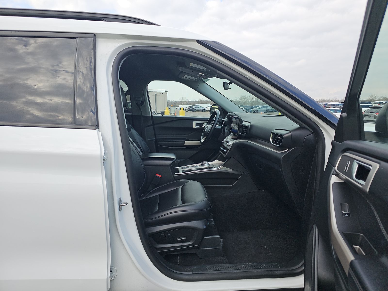 2023 Ford Explorer XLT RWD