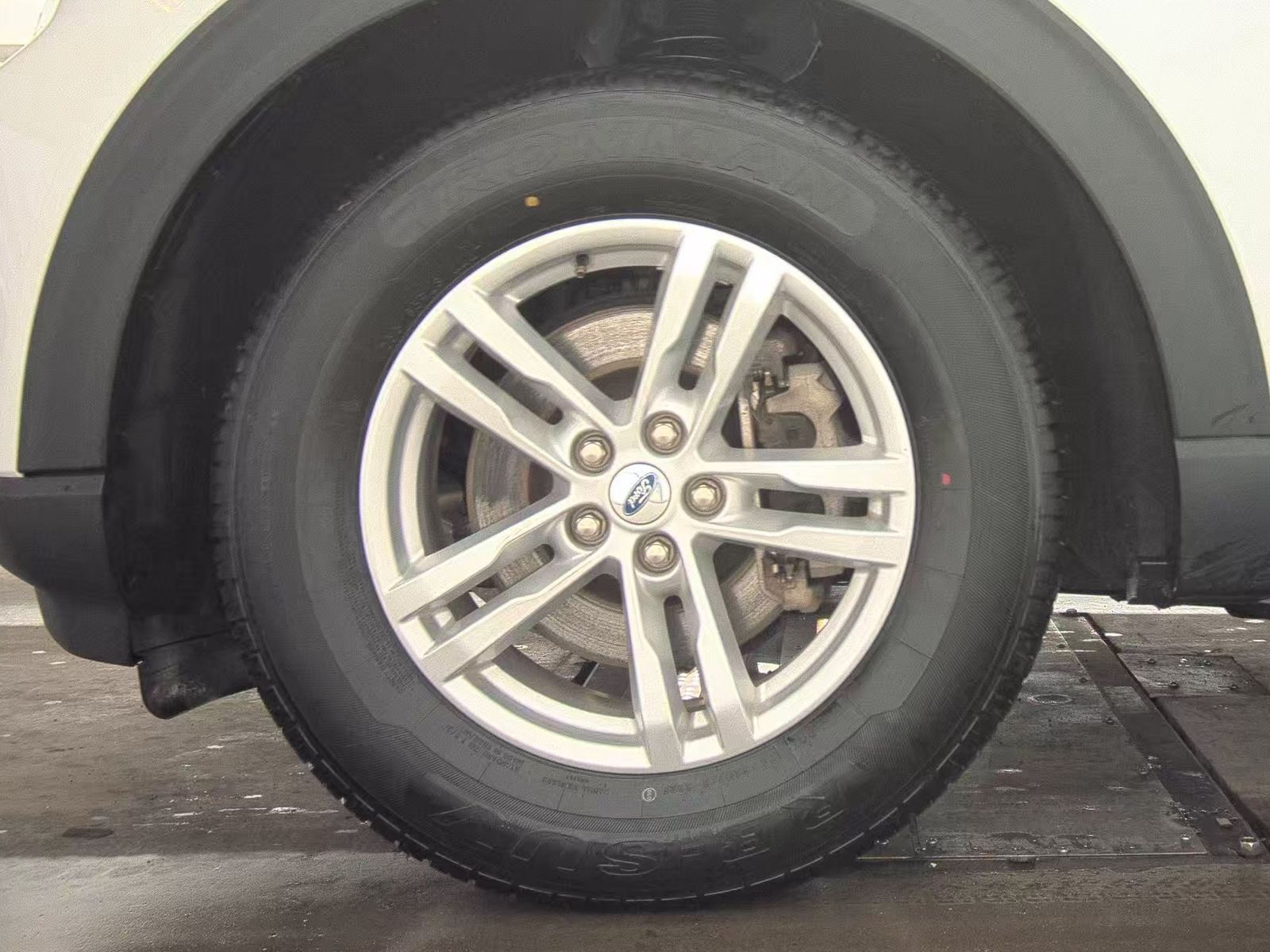 2023 Ford Explorer XLT RWD