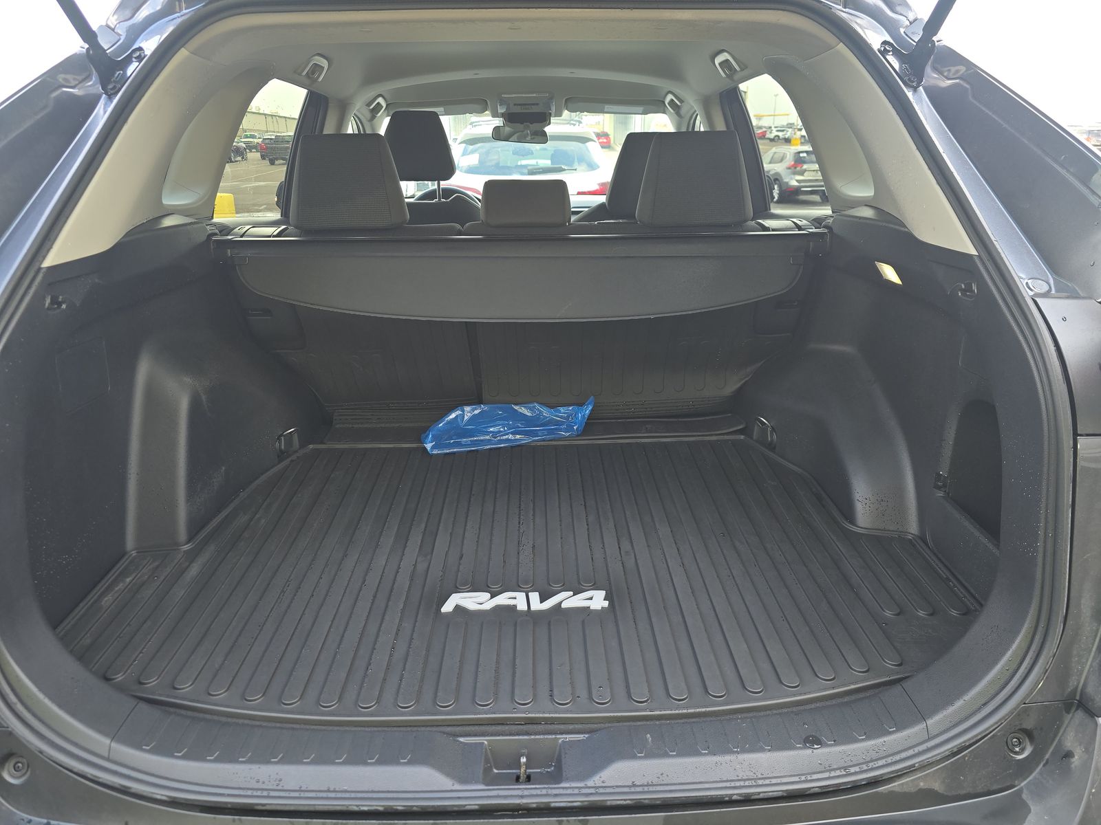 2022 Toyota RAV4 LE FWD