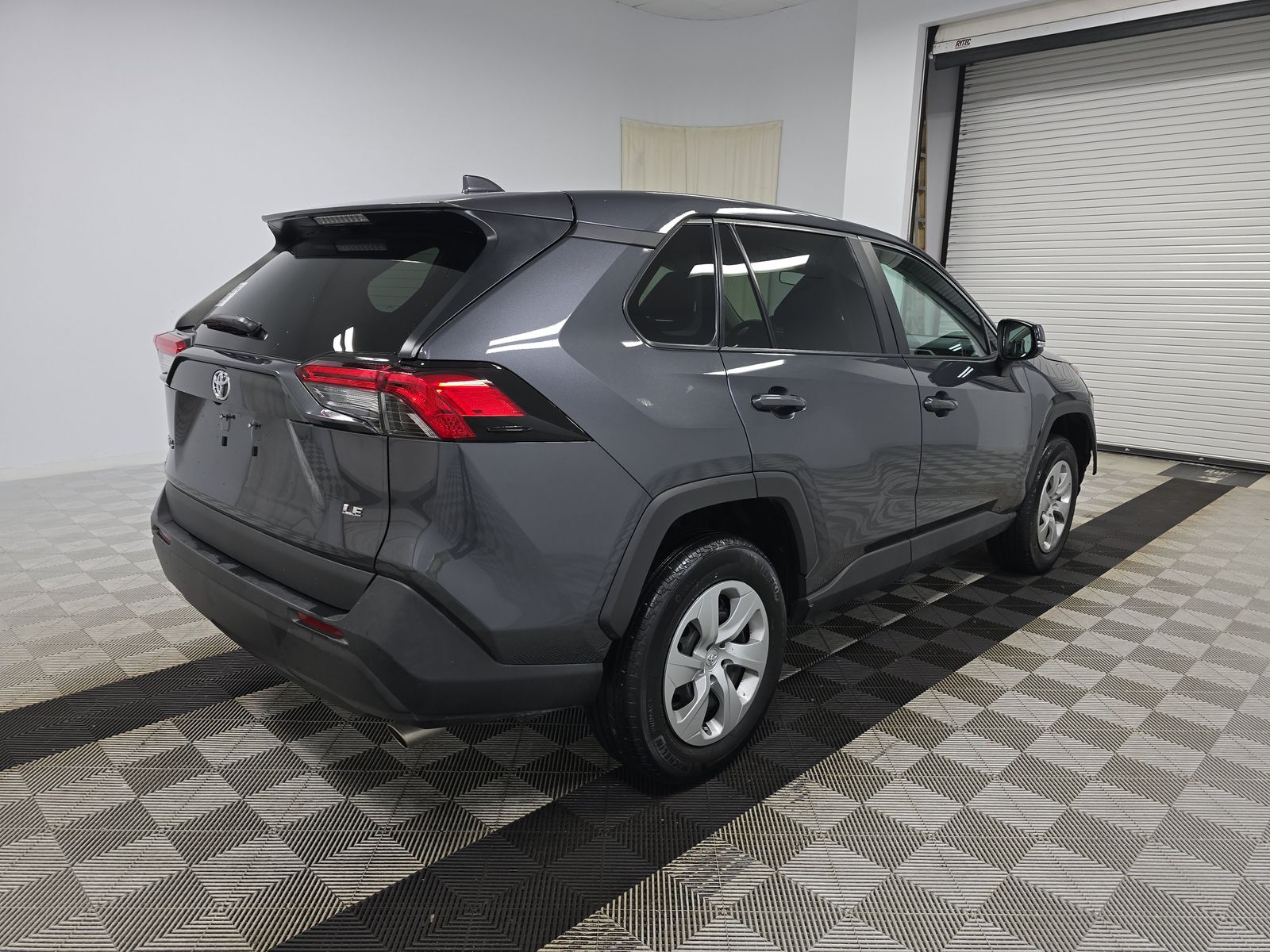 2022 Toyota RAV4 LE FWD