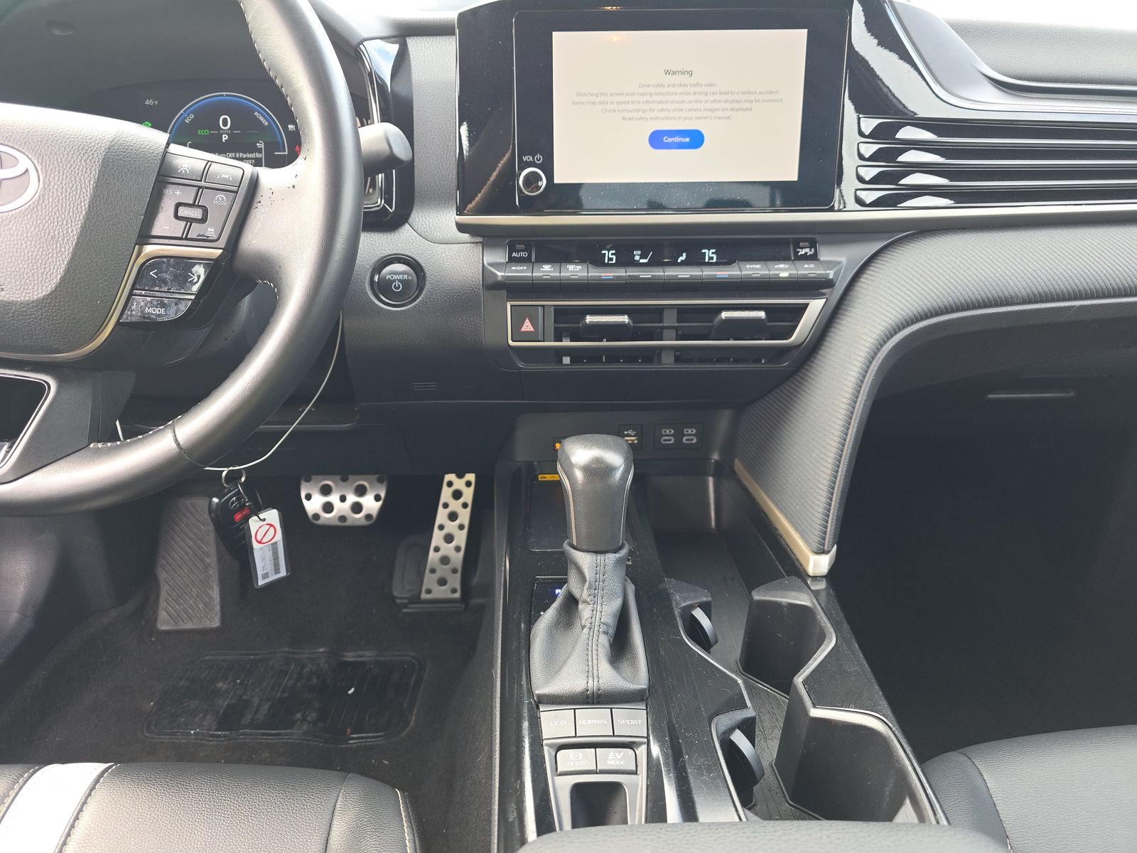 2025 Toyota Camry SE FWD