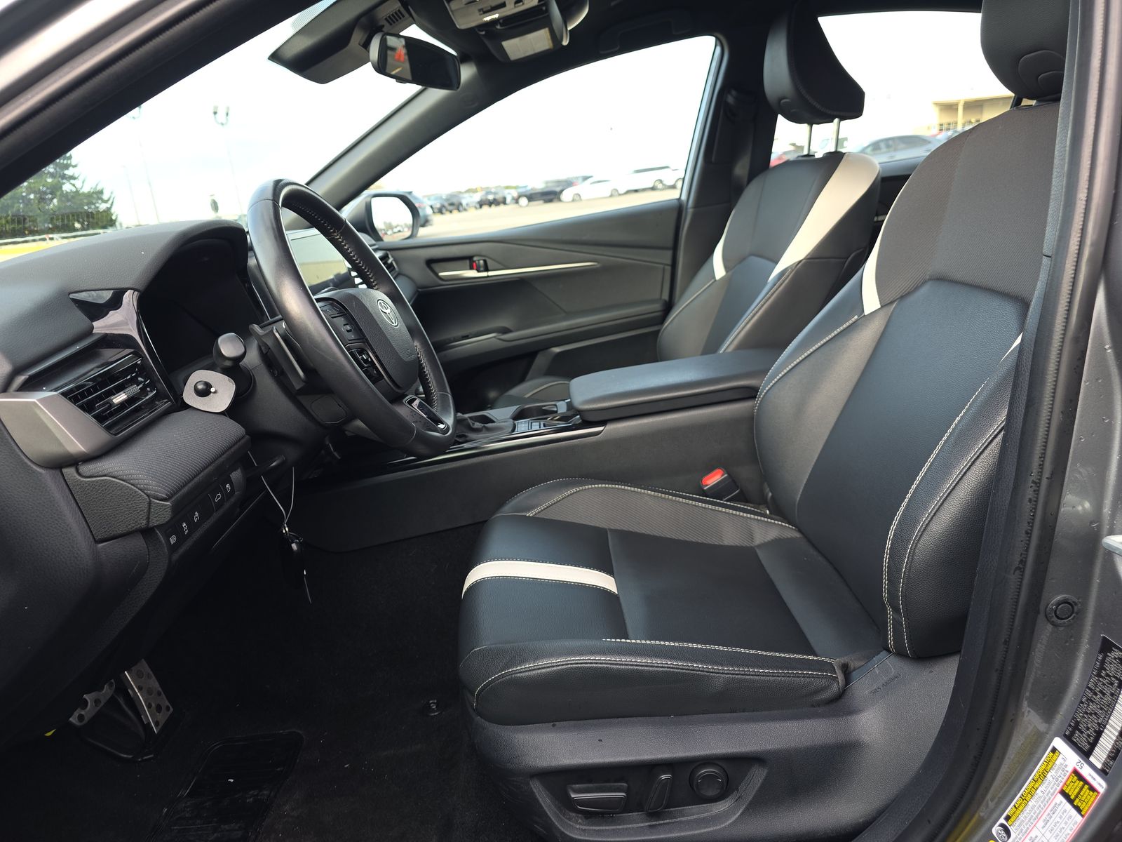2025 Toyota Camry SE FWD