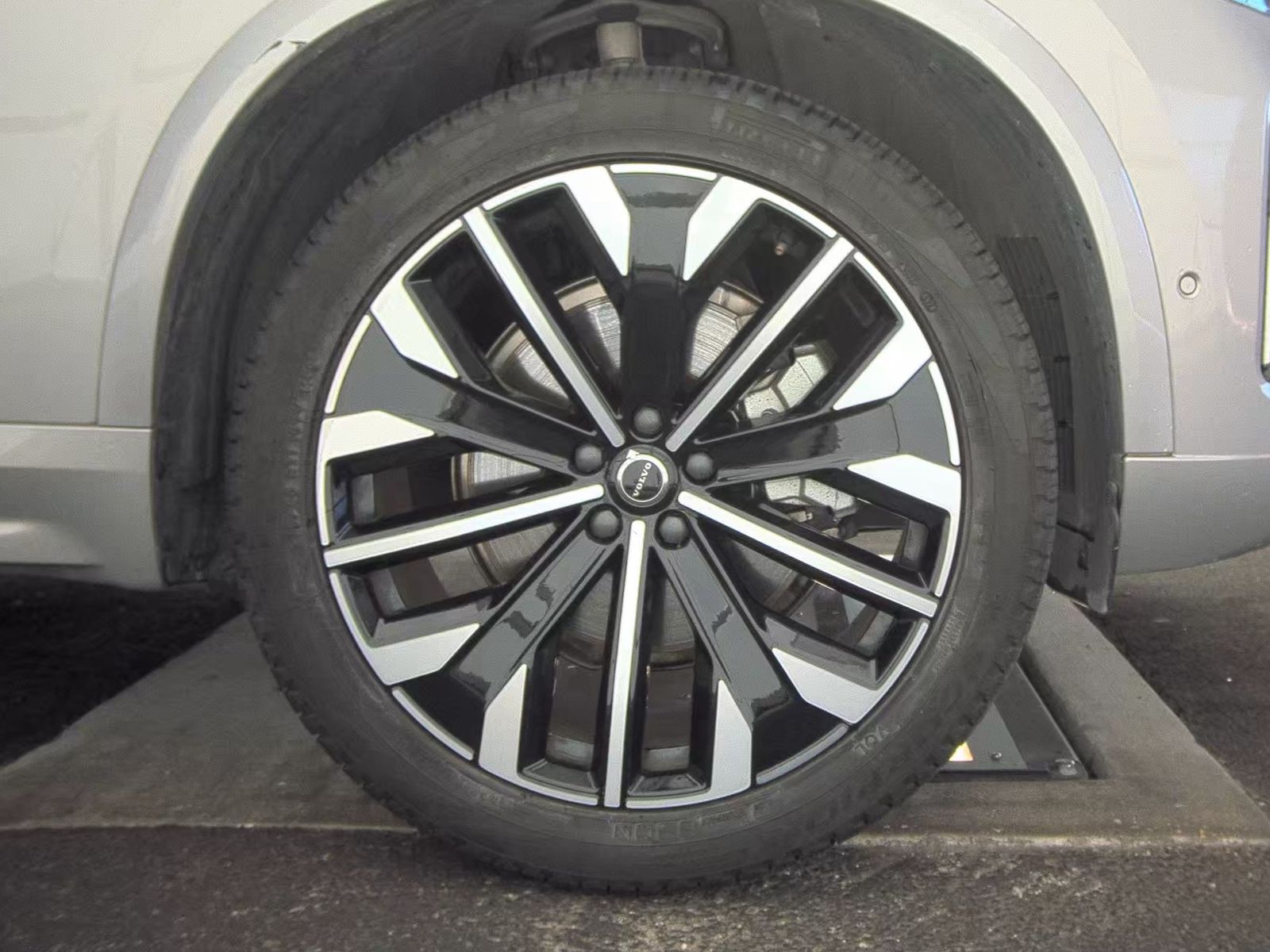 2025 Volvo XC90 B6 Plus AWD