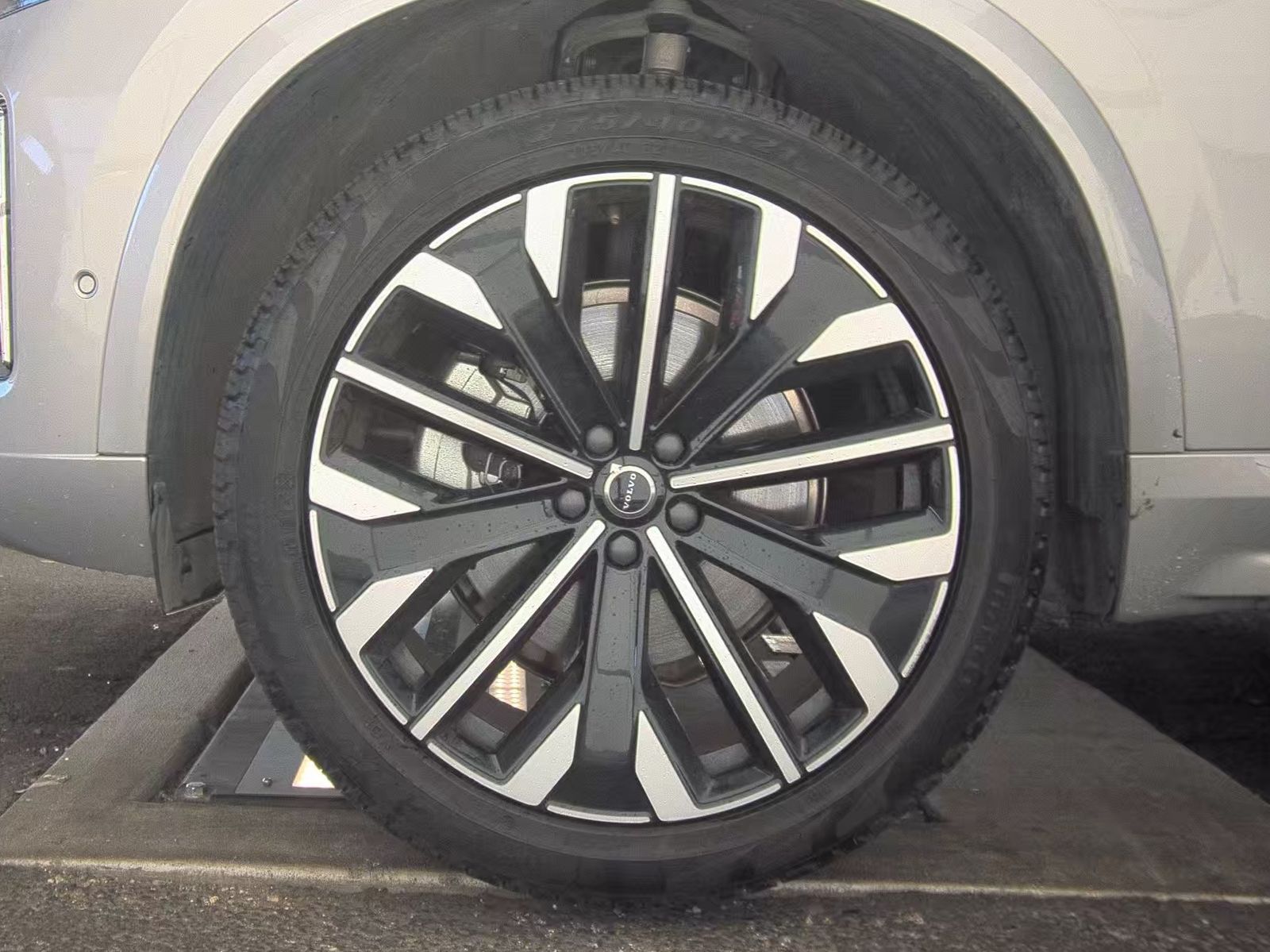 2025 Volvo XC90 B6 Plus AWD