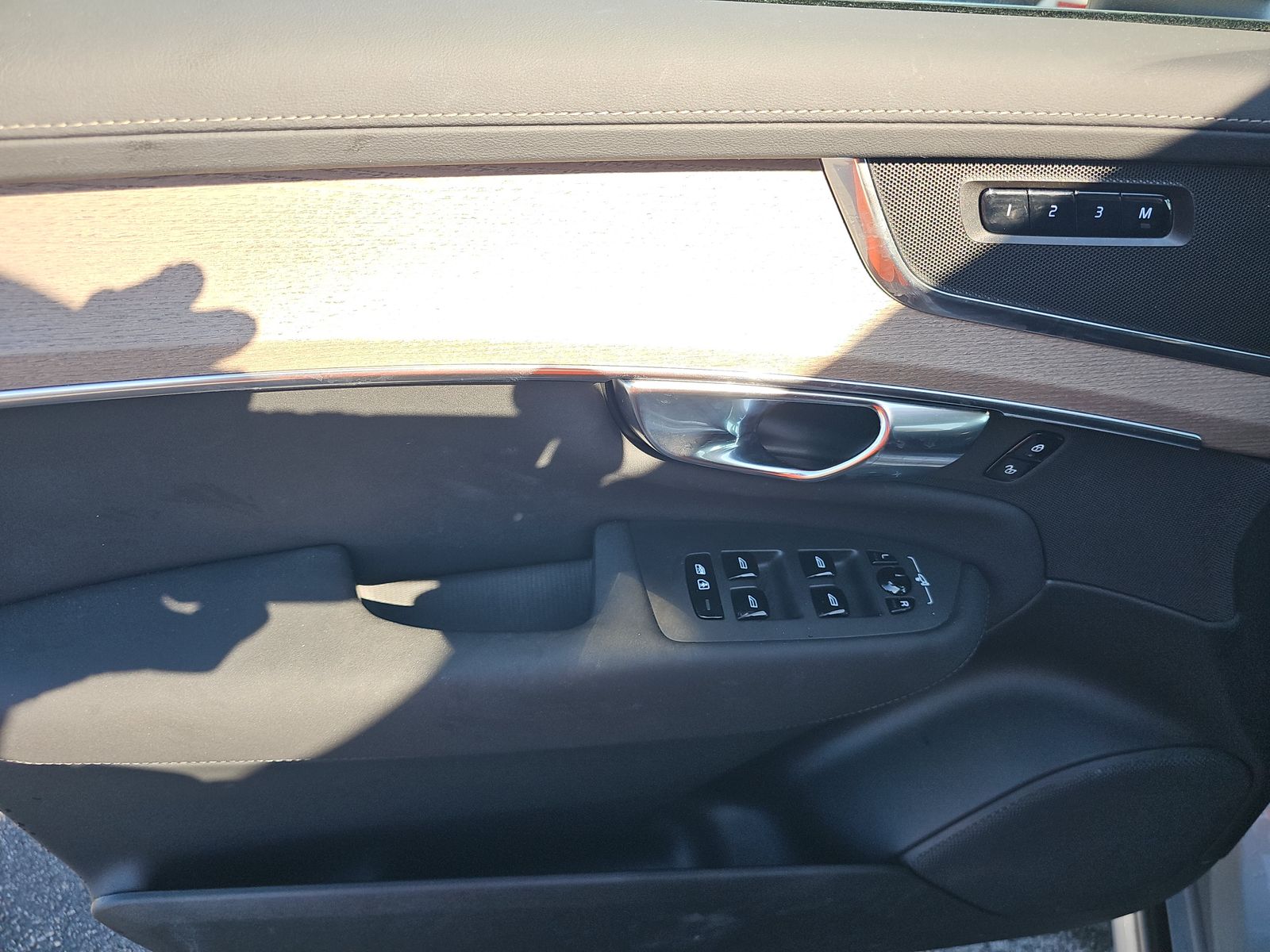 2025 Volvo XC90 B6 Plus AWD