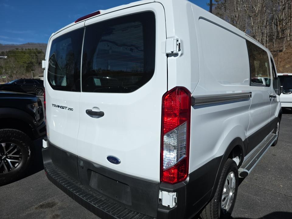 FORD TRANSIT 250 - 5