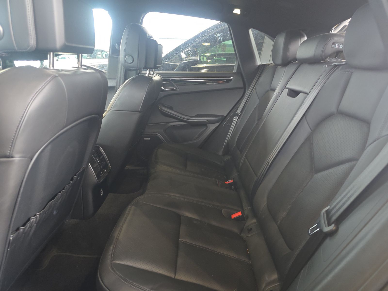 2022 Porsche Macan Base AWD