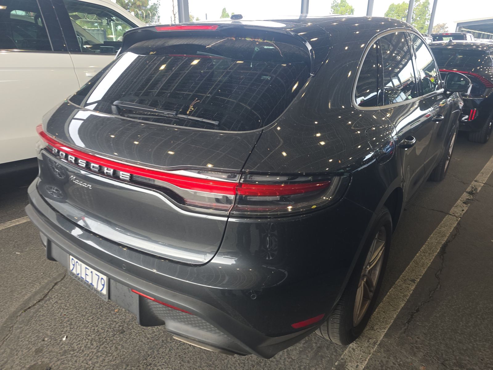 2022 Porsche Macan Base AWD