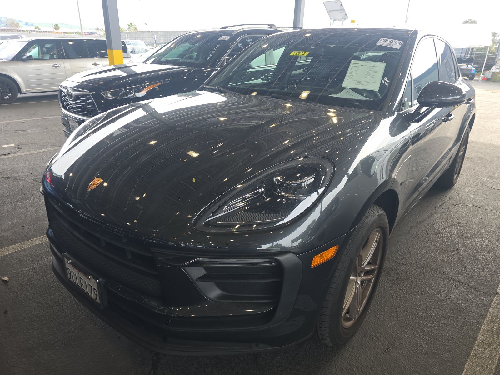 2022 Porsche Macan Base AWD
