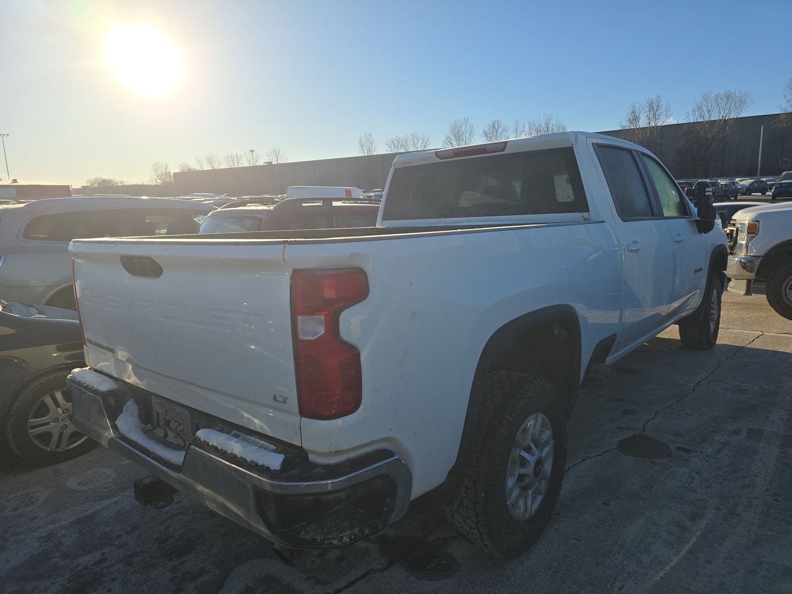 2023 CHEVY SILVERADO 2500 LT GAS WHITE SHORT BED SINGLE - Image 4