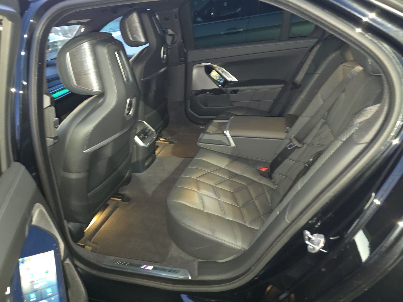 2025 BMW 7 Series 740i RWD