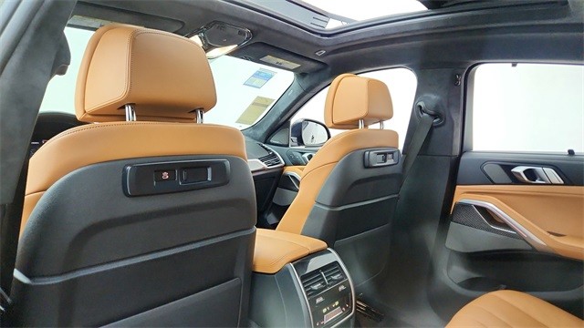 2022 BMW X6 M50i AWD