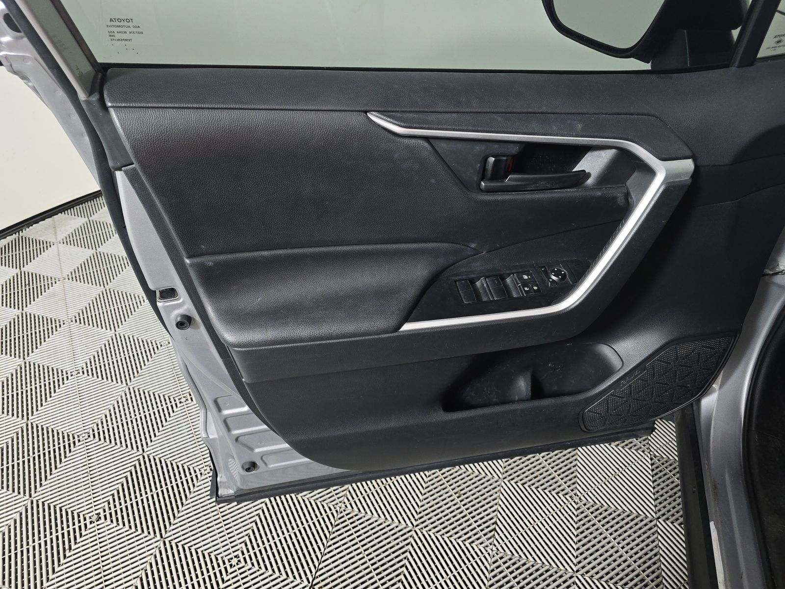 2020 Toyota RAV4 LE FWD