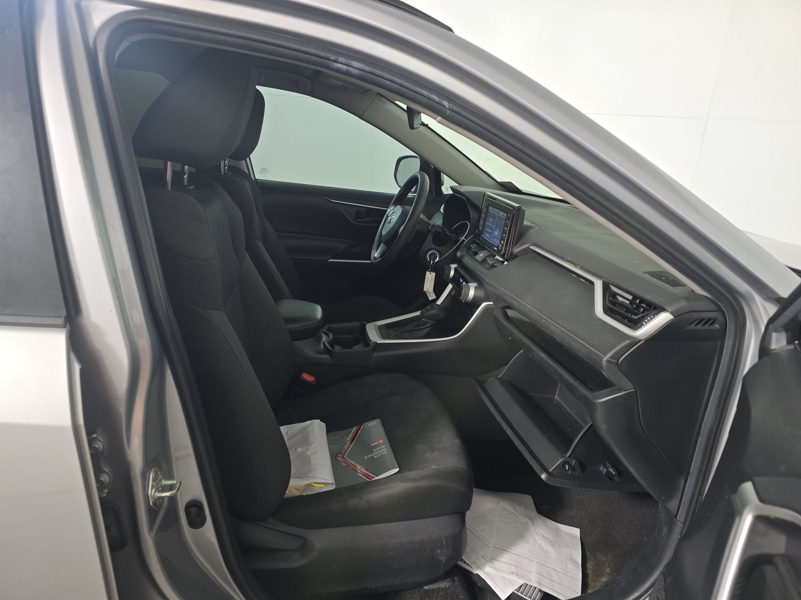 2020 Toyota RAV4 LE FWD