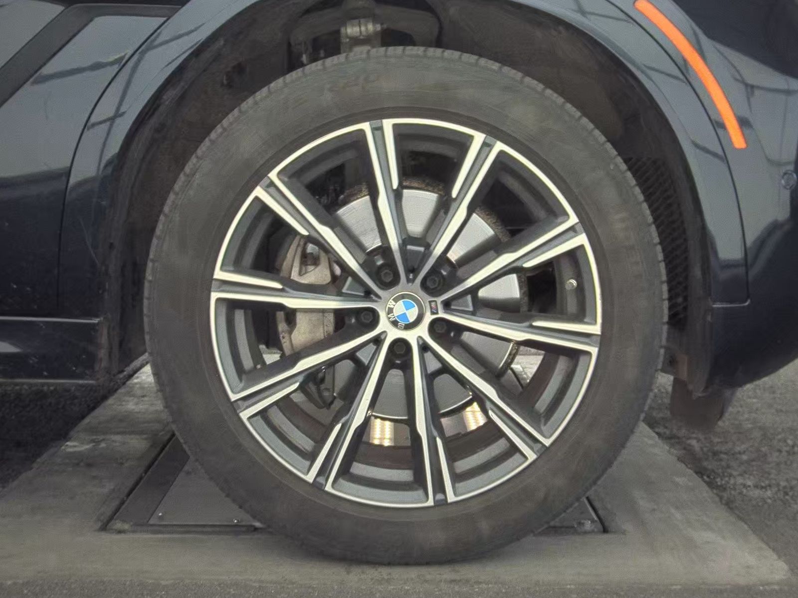 2025 BMW X6 xDrive40i AWD