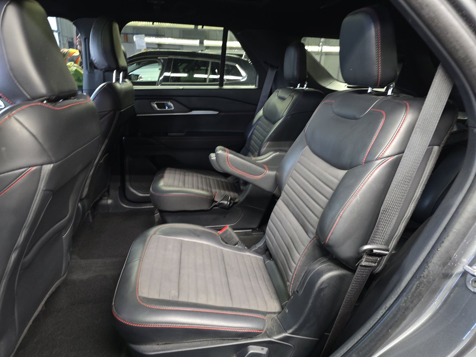 2025 Ford Explorer ST-Line AWD