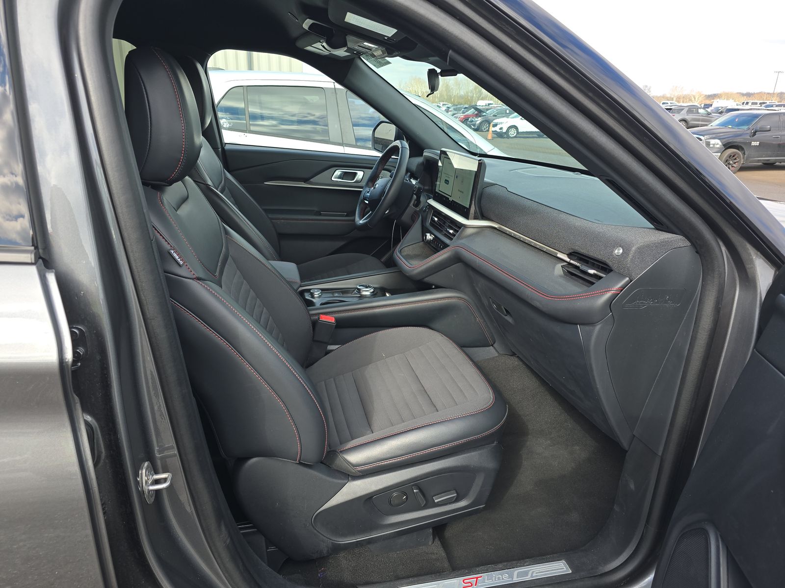 2025 Ford Explorer ST-Line AWD