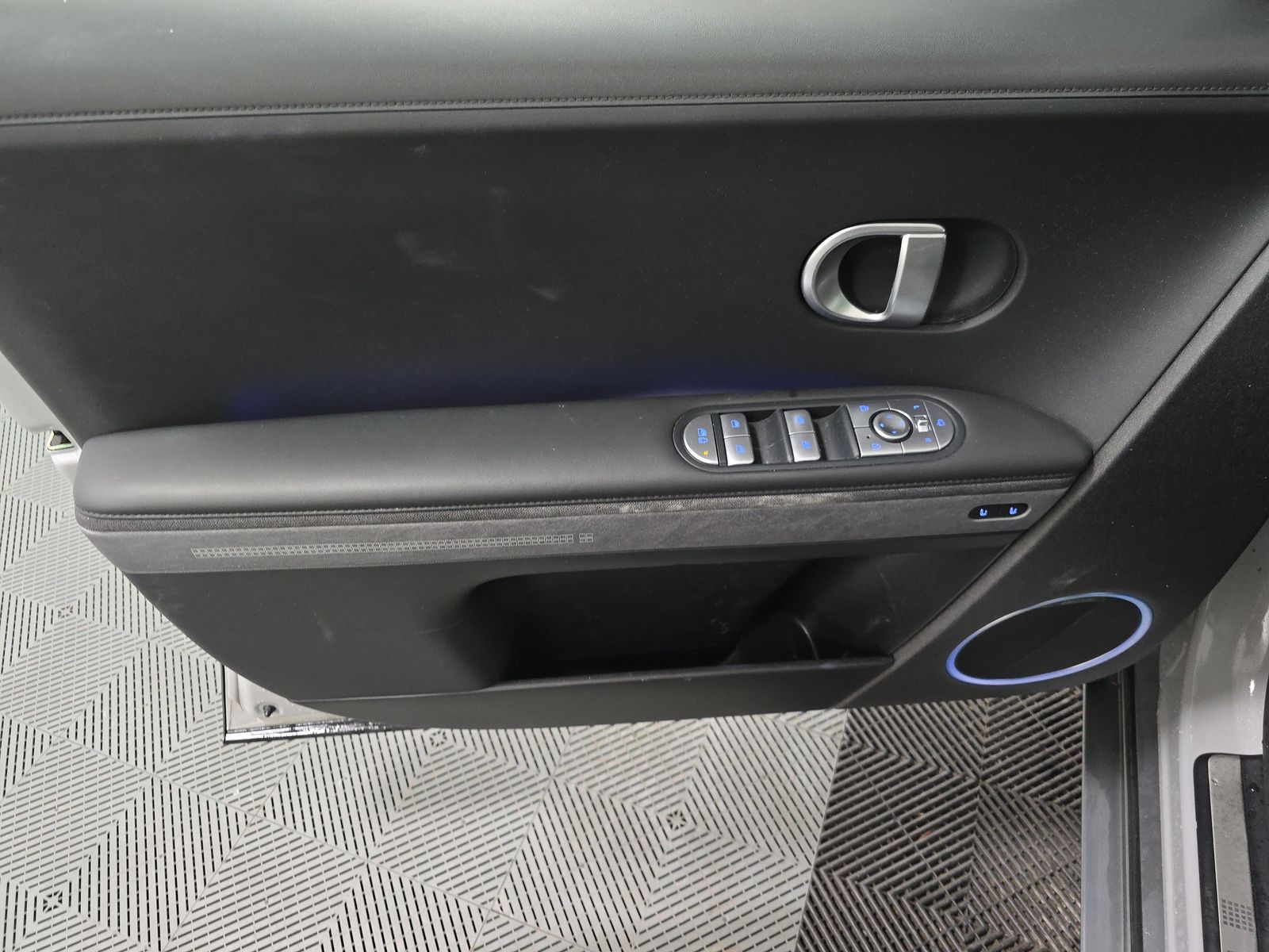 HYUNDAI LIMITED - 10