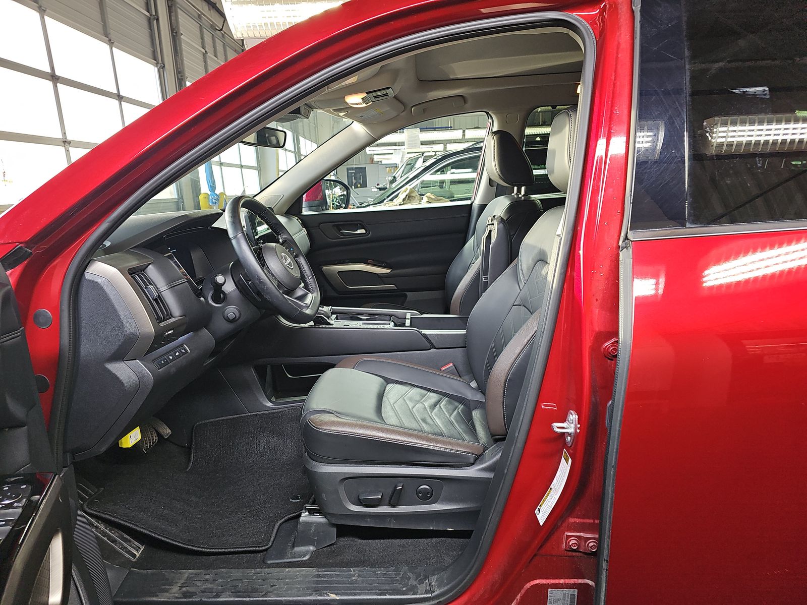 2024 Nissan Pathfinder Platinum FWD