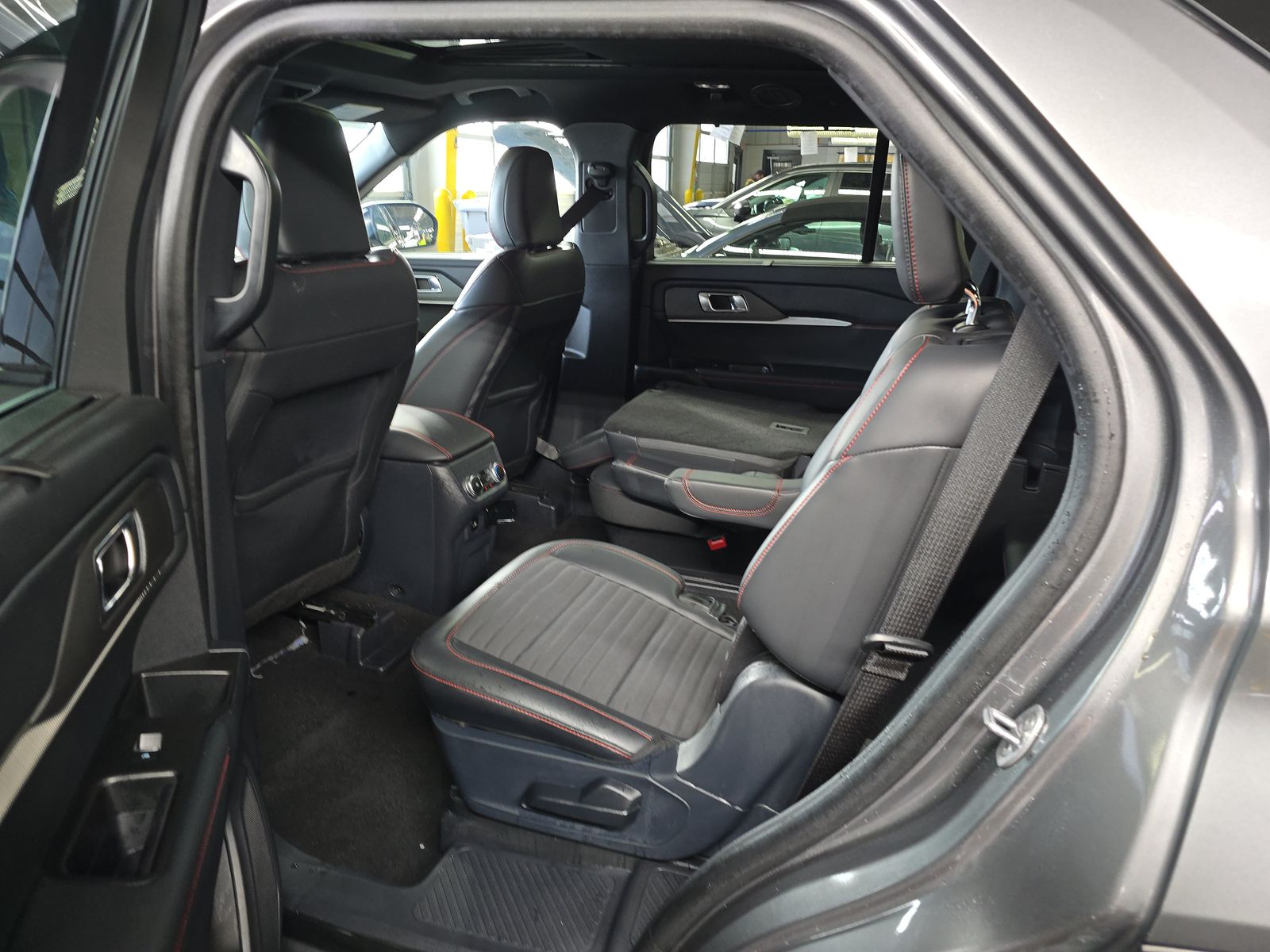 2025 Ford Explorer ST-Line AWD