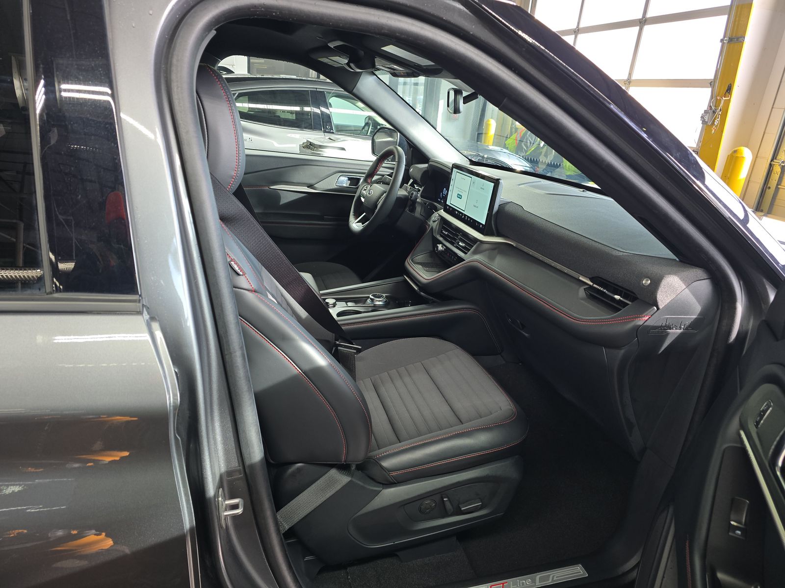 2025 Ford Explorer ST-Line AWD