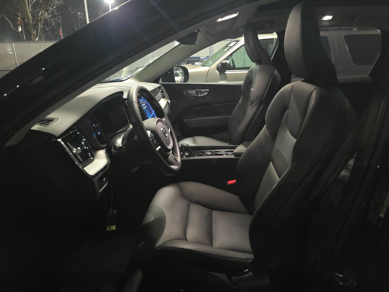 2025 Volvo XC60 B5 Plus AWD