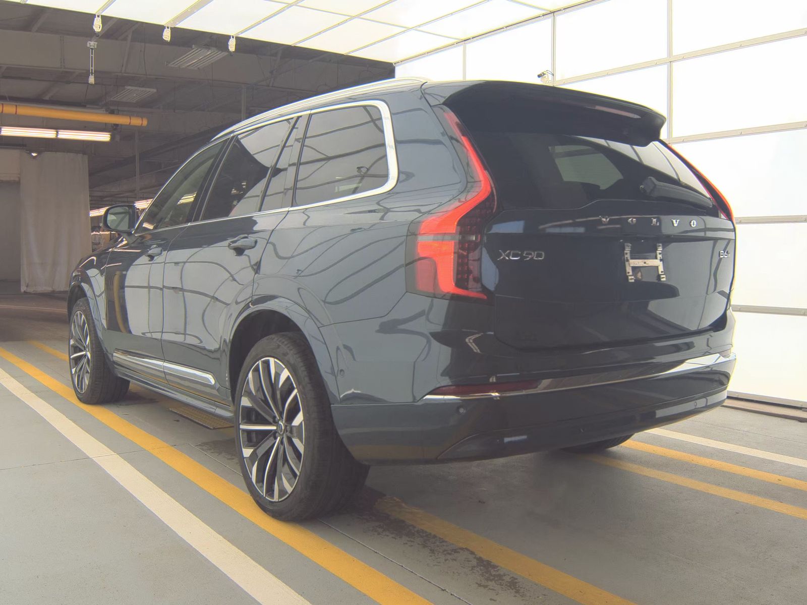 2025 Volvo XC90 B6 Plus AWD