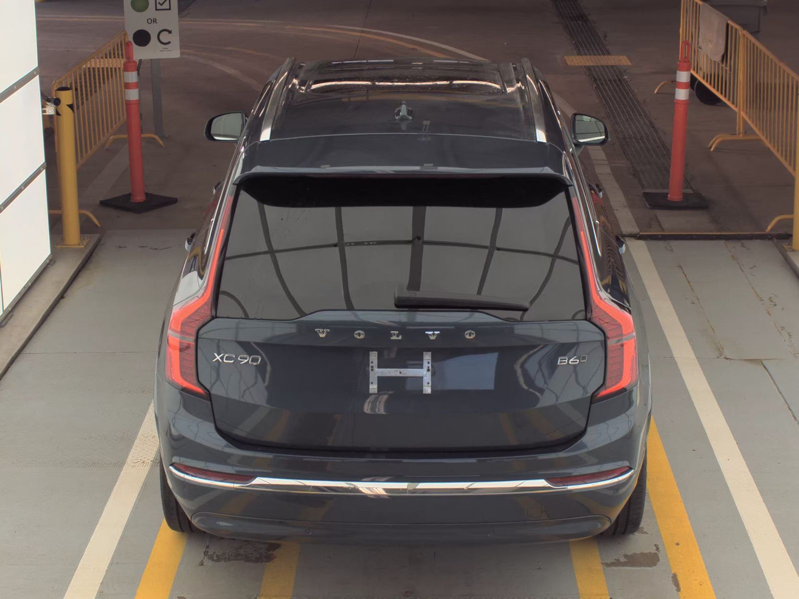 2025 Volvo XC90 B6 Plus AWD